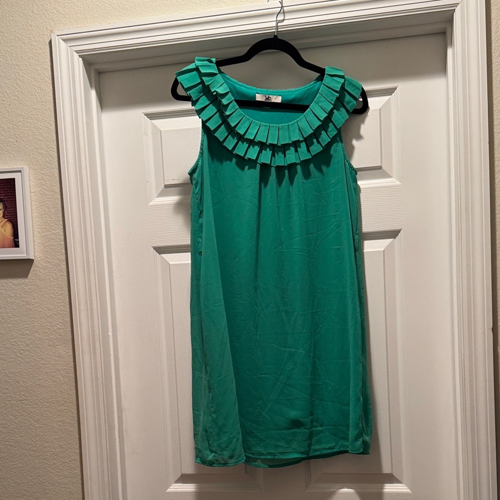Green Sleeveless Dress with Ruffled Neckline